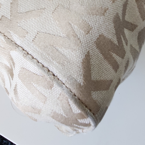 MK Signature Tote - Picture 7 of 13